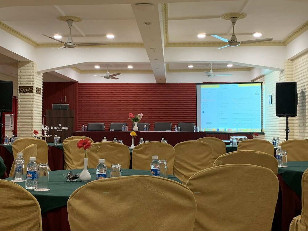 Фото Hotel Saluja