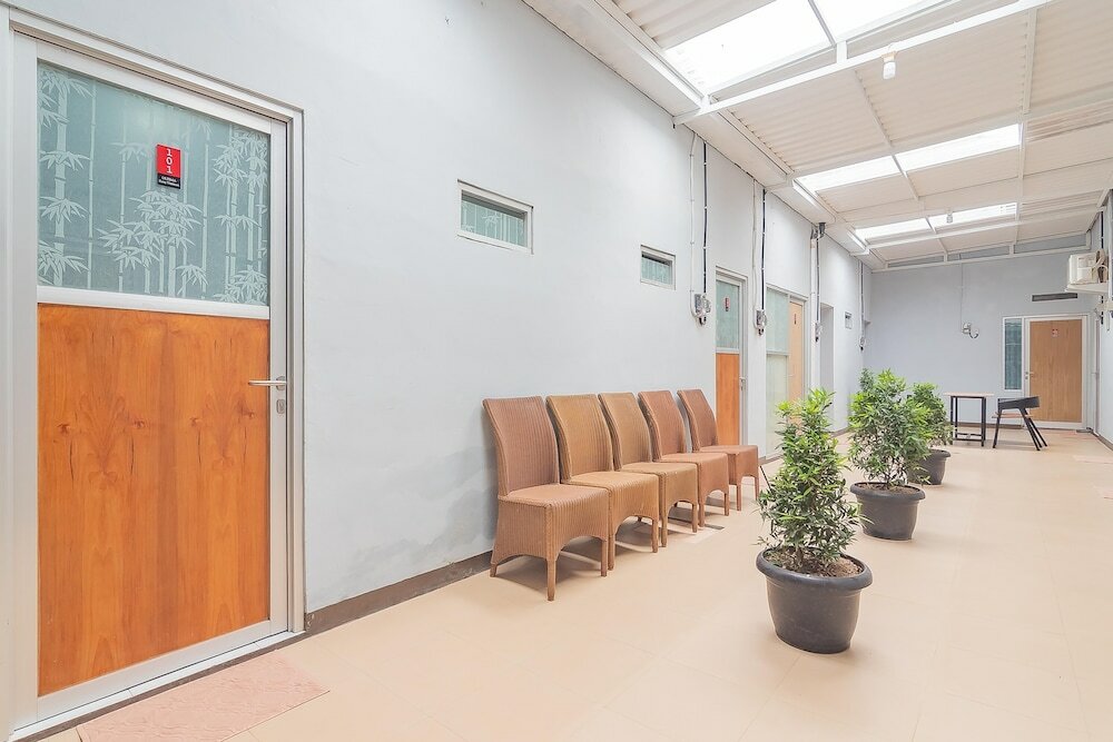 Фото RedDoorz near Alun-Alun Garut