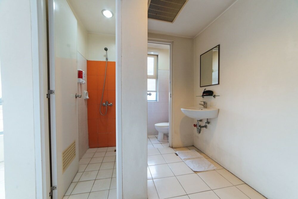 Фото RedDoorz Plus @ E Rodriguez Corner Banawe