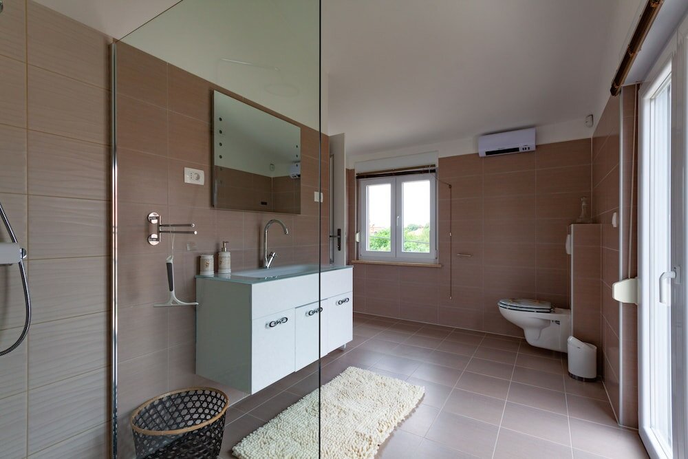 Фото Five bedroom villa Emily with pool