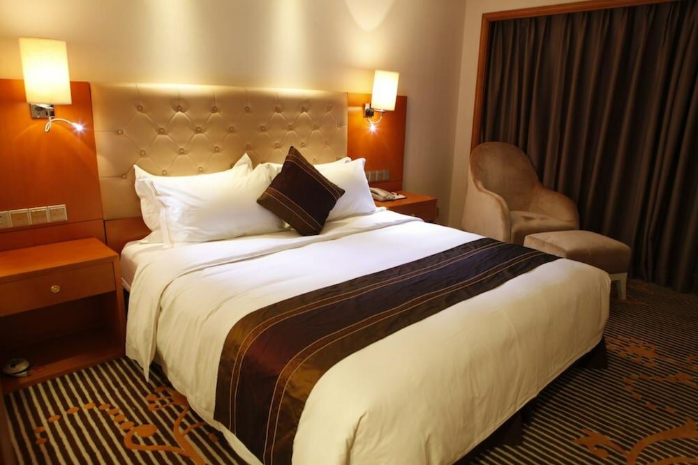 Фото Guangzhou Yuehai Hotel