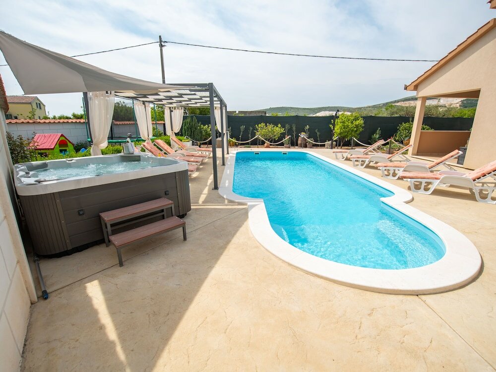 Фото Holiday Home near Trogir