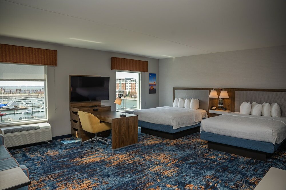 Фото Hampton Inn & Suites Erie Bayfront