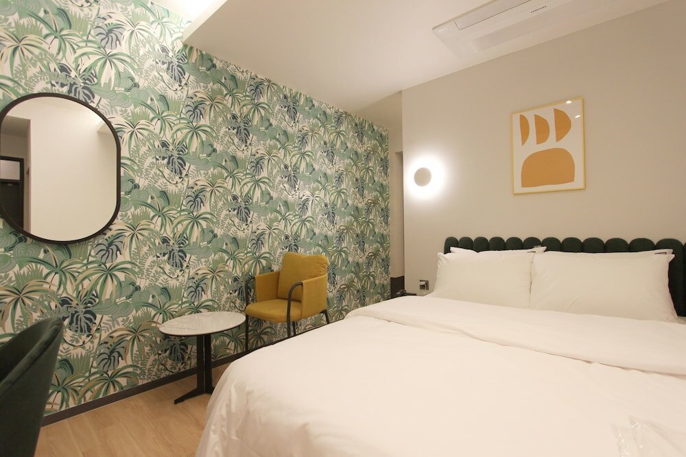 Фото Seven Bricks Hotel