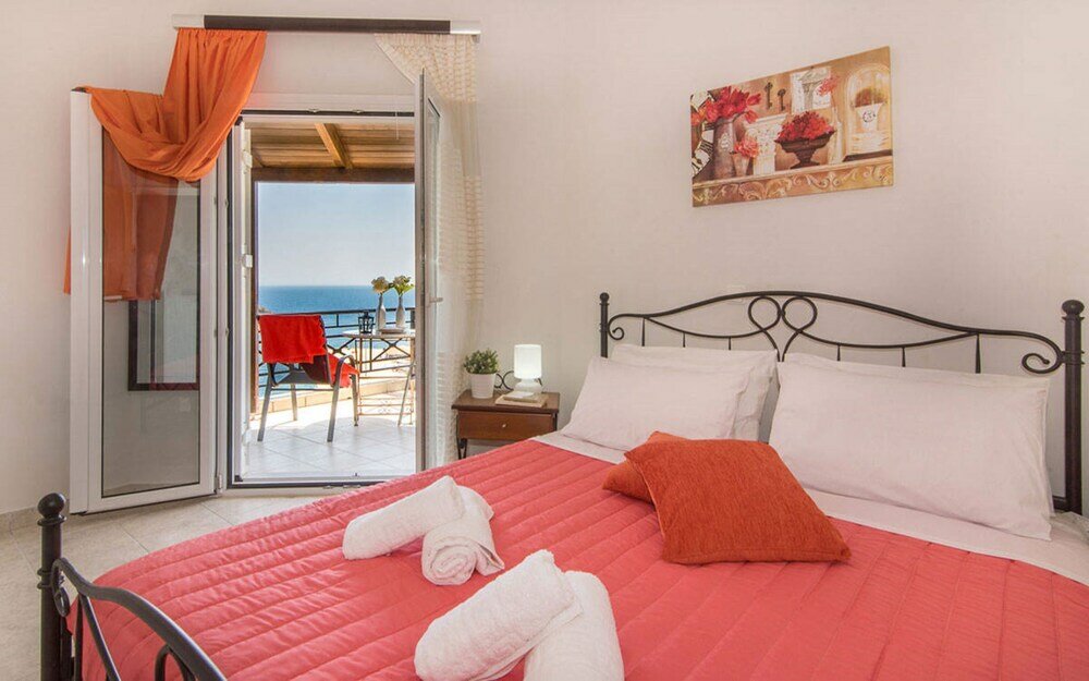 Фото Beachfront Villa Komis - Panoramic Infinity Blue