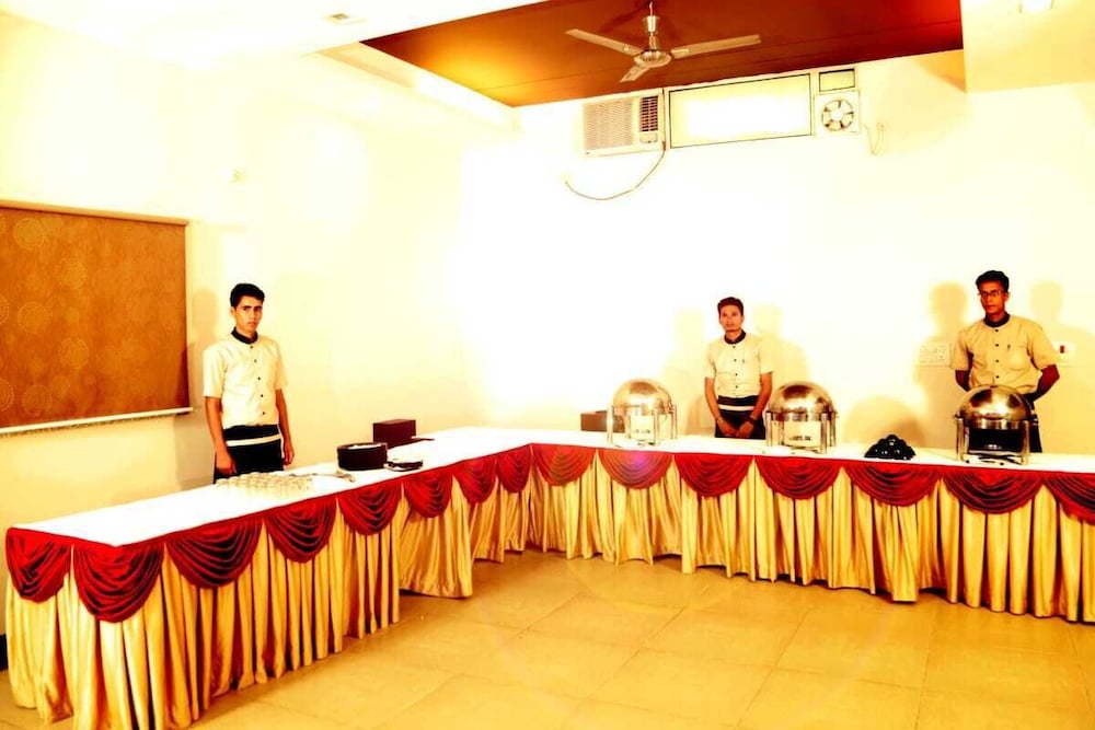 Фото Hotel Kanishk