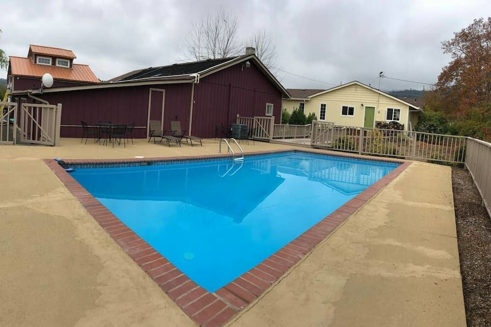 Фото Raven Suite at Rellik House. Winery & Alpaca Farm