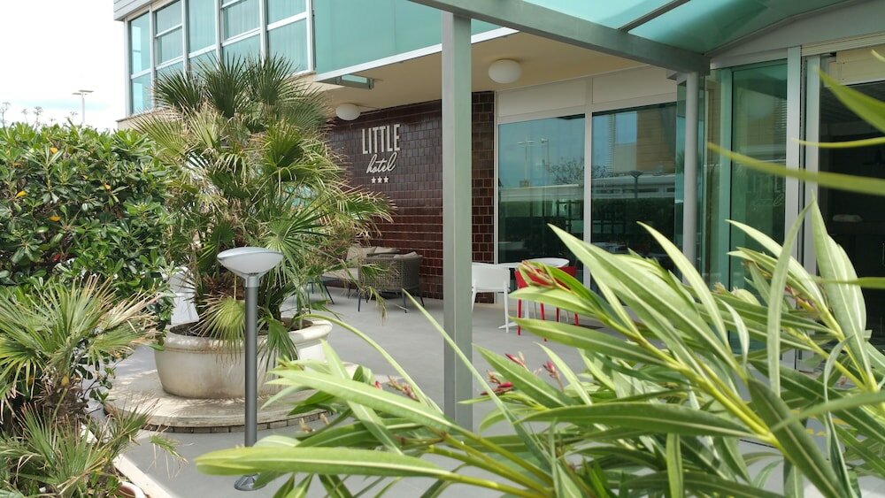 Фото Little Hotel