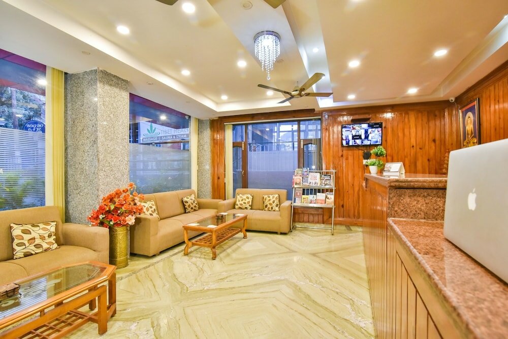 Фото The Posh hotel