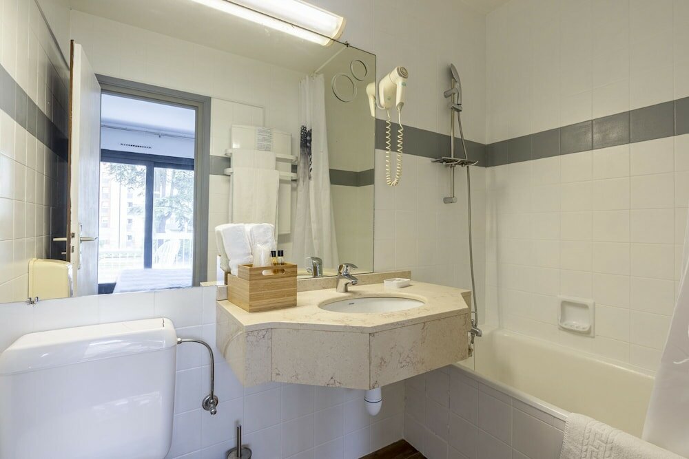 Фото Savoie Hôtel