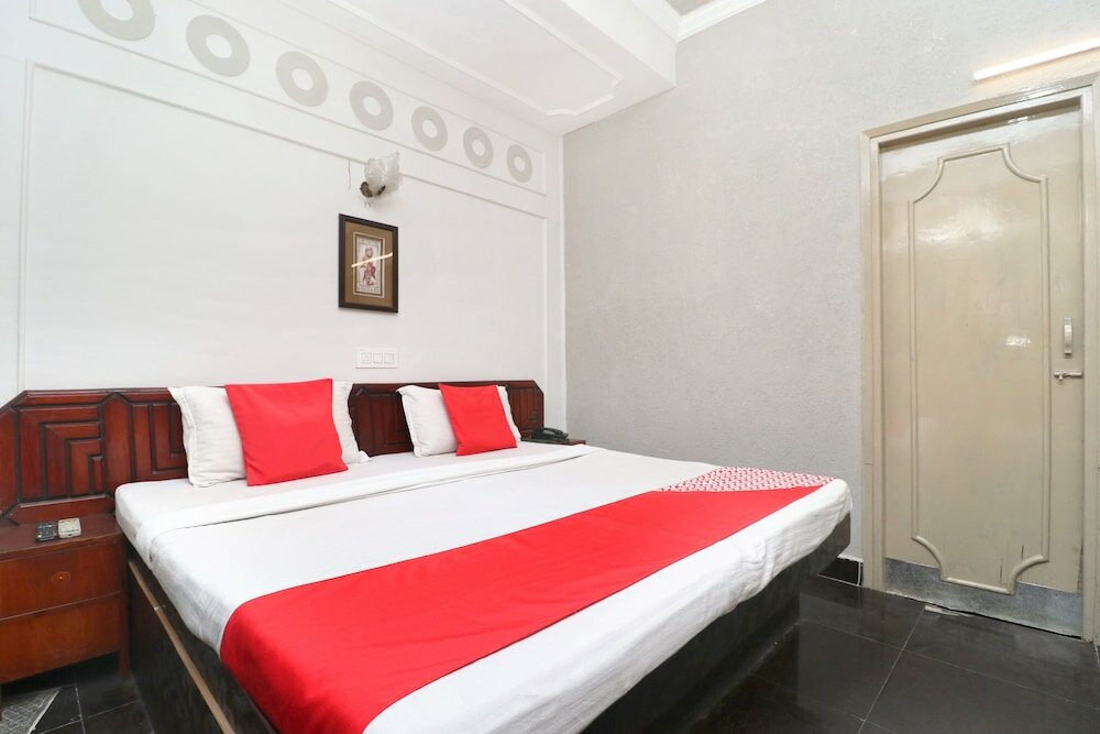 Фото Oyo 16098 Hotel Amrit