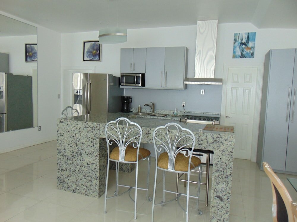 Фото Modern Townhome Prime Location