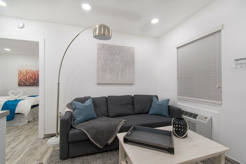 Фото Beach Inn by DesignedVR