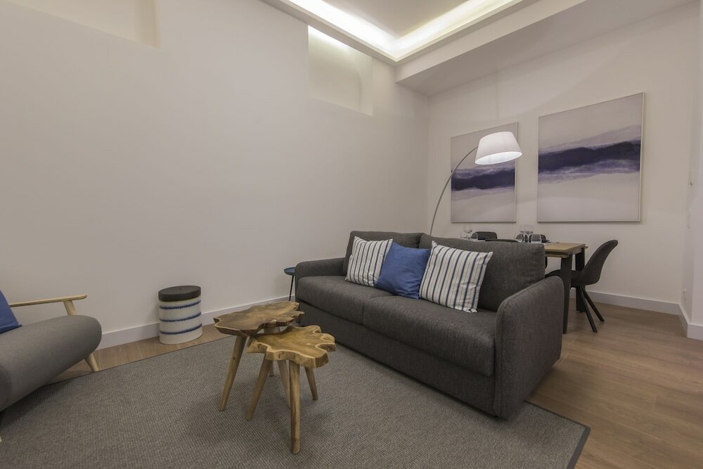 Фото High Ceiling Duplex Apt Cais do Sodre