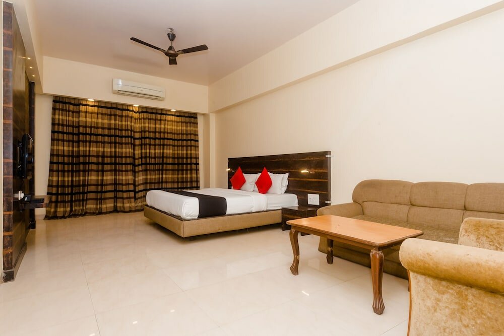 Фото Capital O 27600 Hotel Sai Plaza