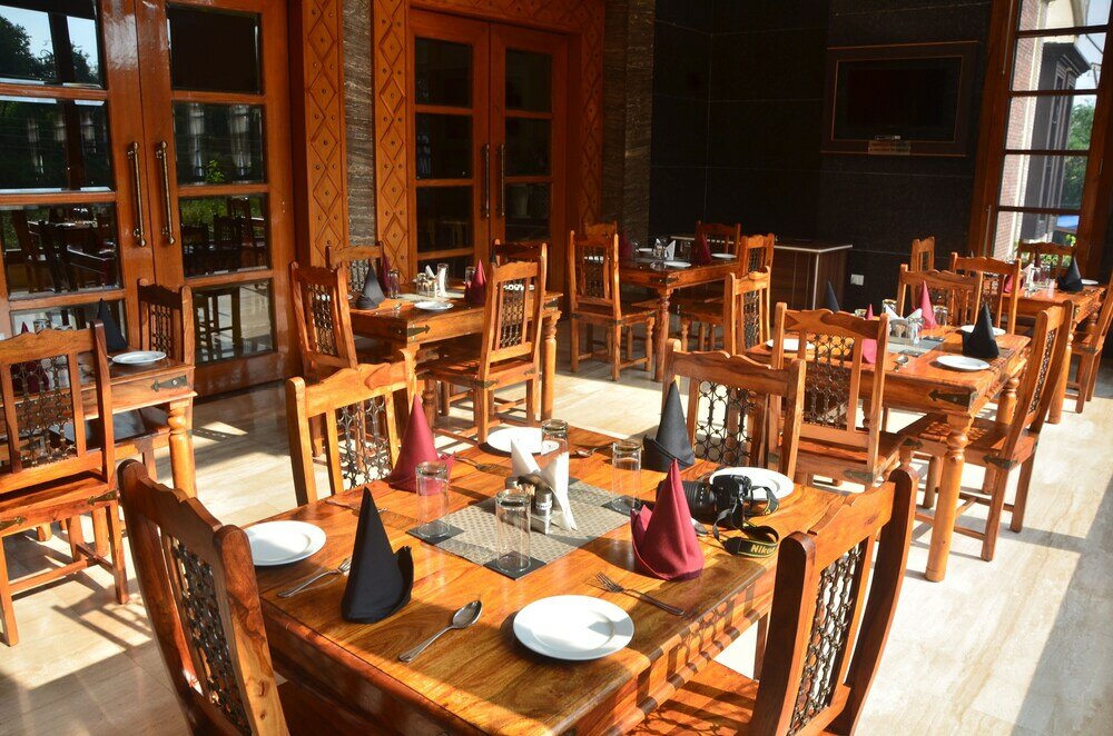 Фото Sterling Banquet and Hotel