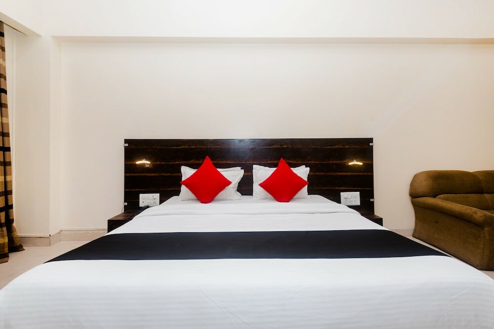 Фото Capital O 27600 Hotel Sai Plaza