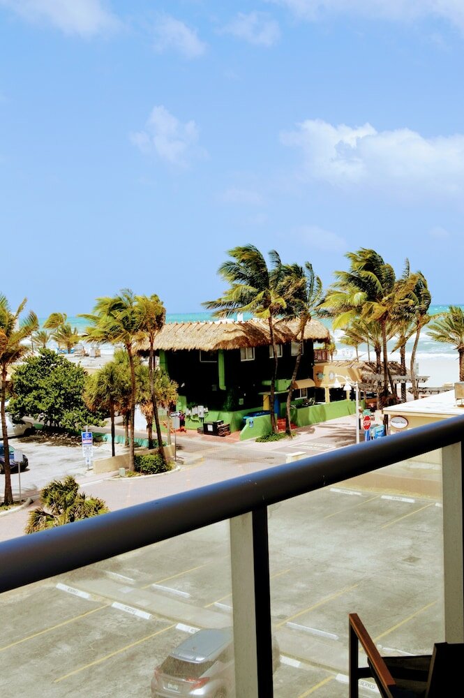 Фото Ch Luxury Condos & Studios On The Beach