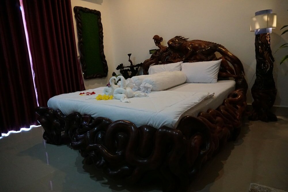 Фото WoodrootsBanteaychhmar