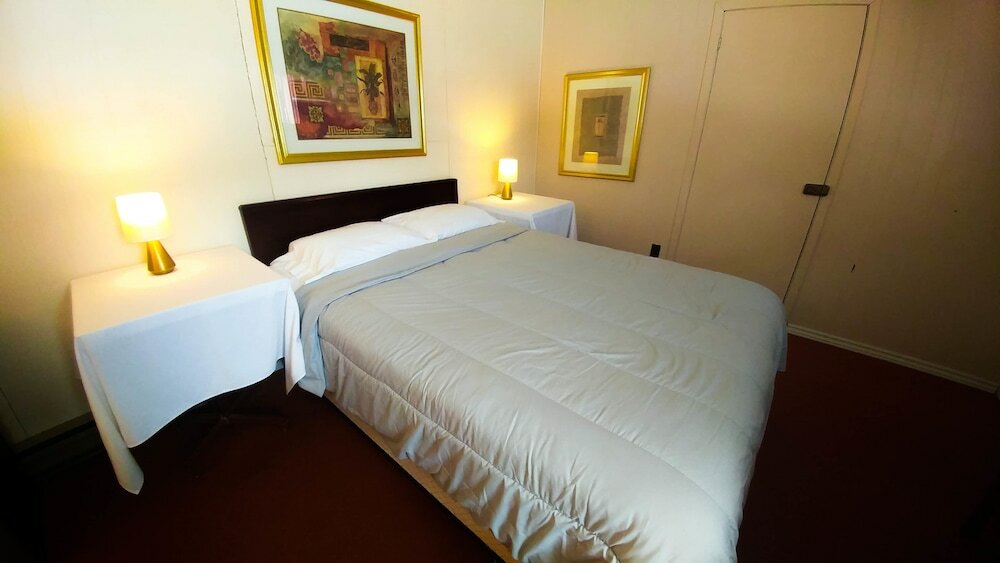 Фото The Shawville Hotel