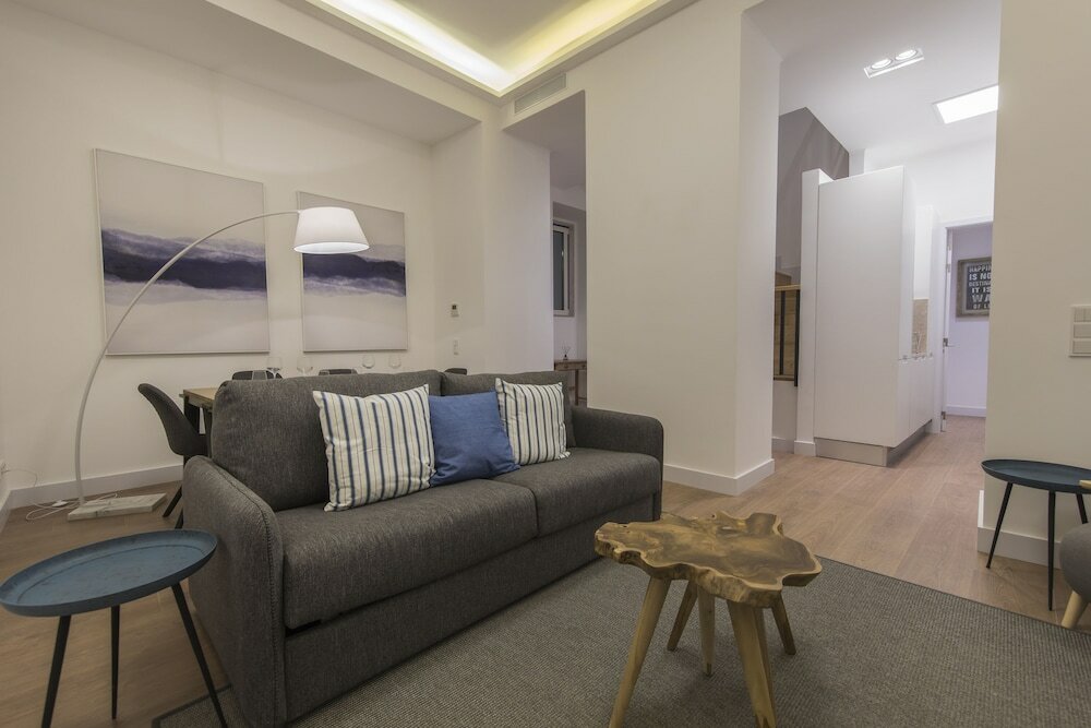Фото High Ceiling Duplex Apt Cais do Sodre