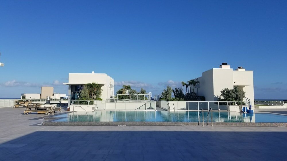 Фото Ch Luxury Condos & Studios On The Beach