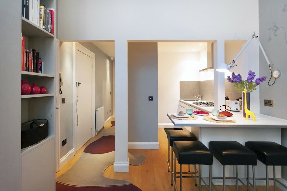 Фото Chelsea Italian Design Home with Terrace