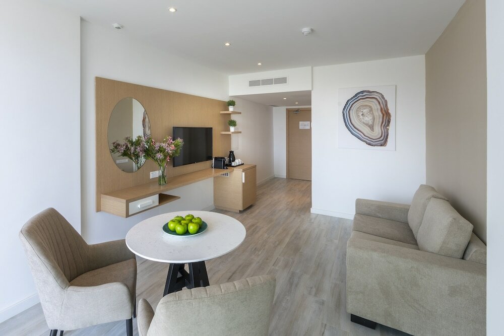 Фото Leonardo Crystal CoveHotel & Spa by the Sea