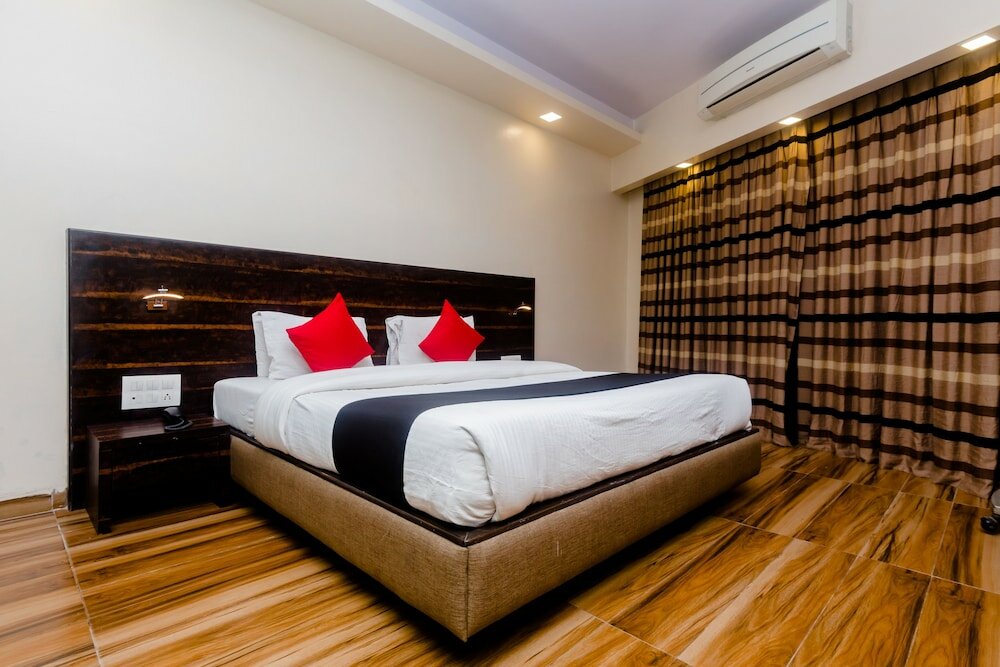 Фото Capital O 27600 Hotel Sai Plaza