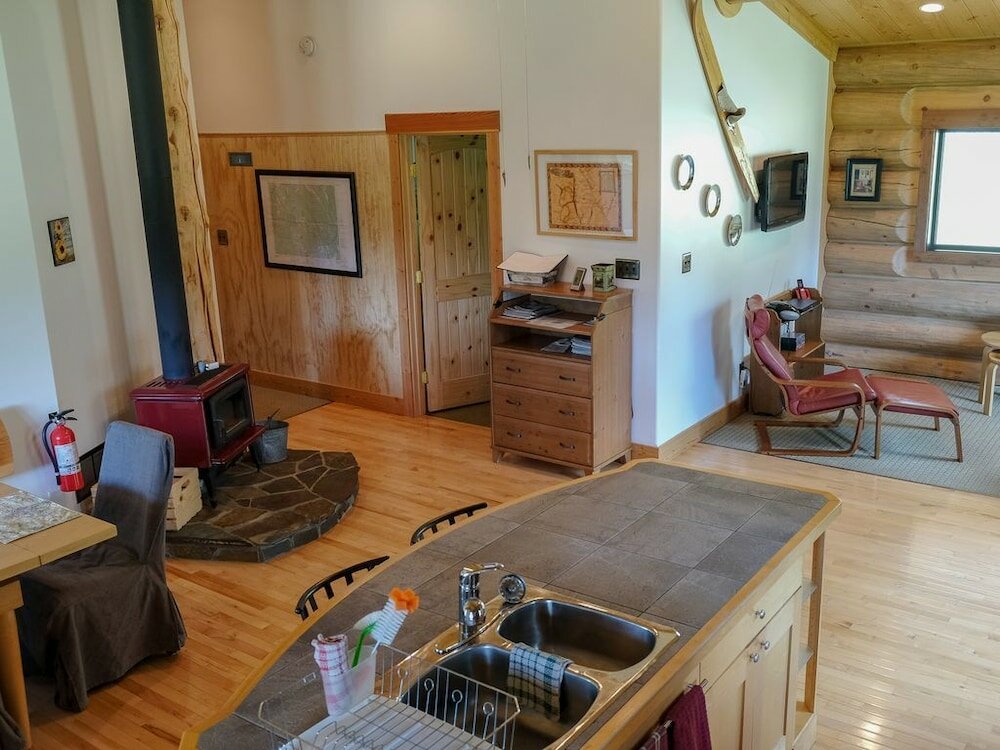 Фото Beautiful Log Chalet Near Fernie, Bc