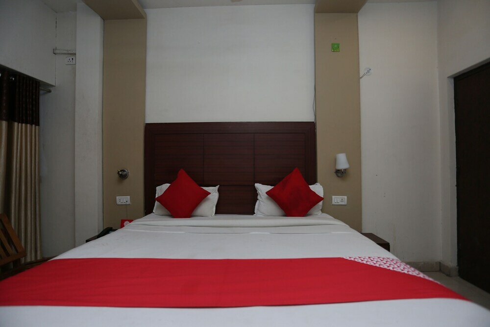 Фото Oyo 23733 Surya Continental