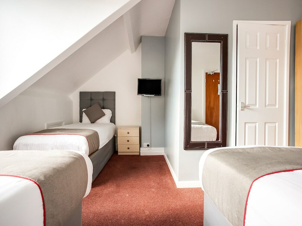 Фото Clifton Mount Hotel