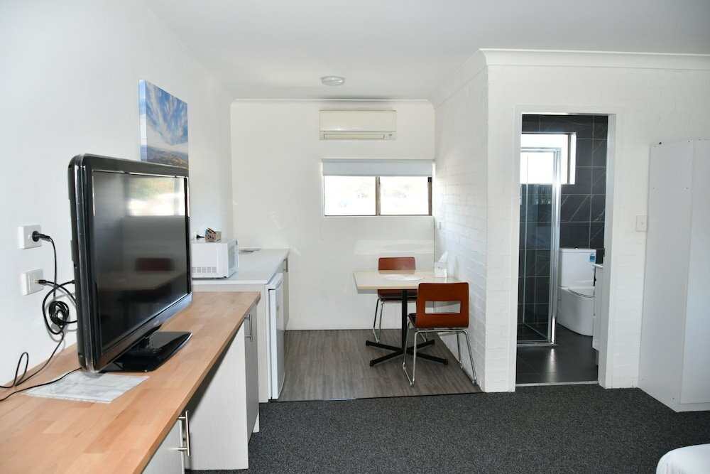 Фото Lakeside Inn Illawarra