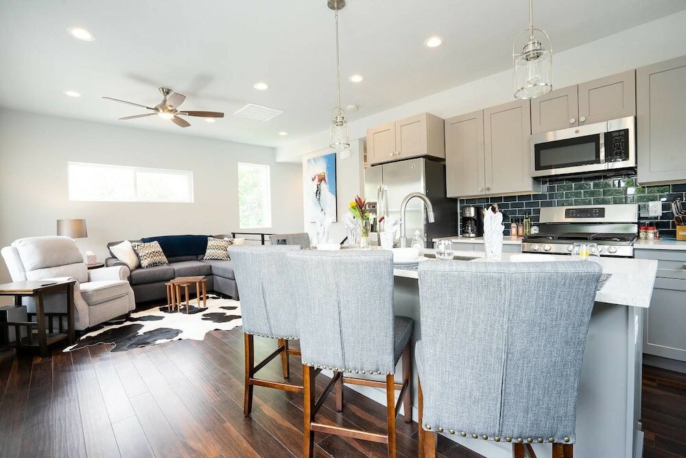 Фото The Tennyson Adventure A Luxury Townhome With Private Balcony