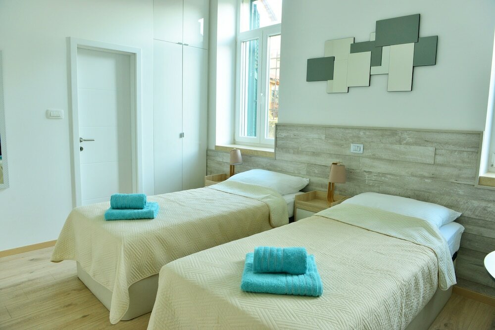 Фото En-suite Rose on Rokova Street