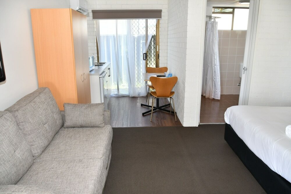 Фото Lakeside Inn Illawarra