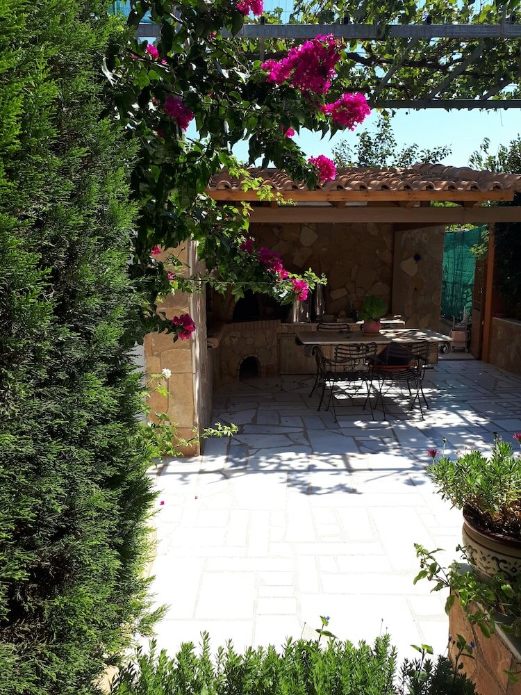 Фото Villa near Athens Airport & Rafina