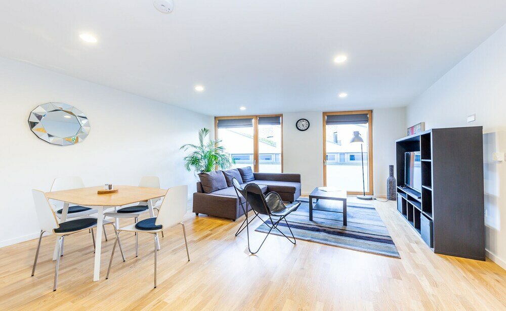 Фото 1 Bed Stylish Apartment with WiFi & Aircon