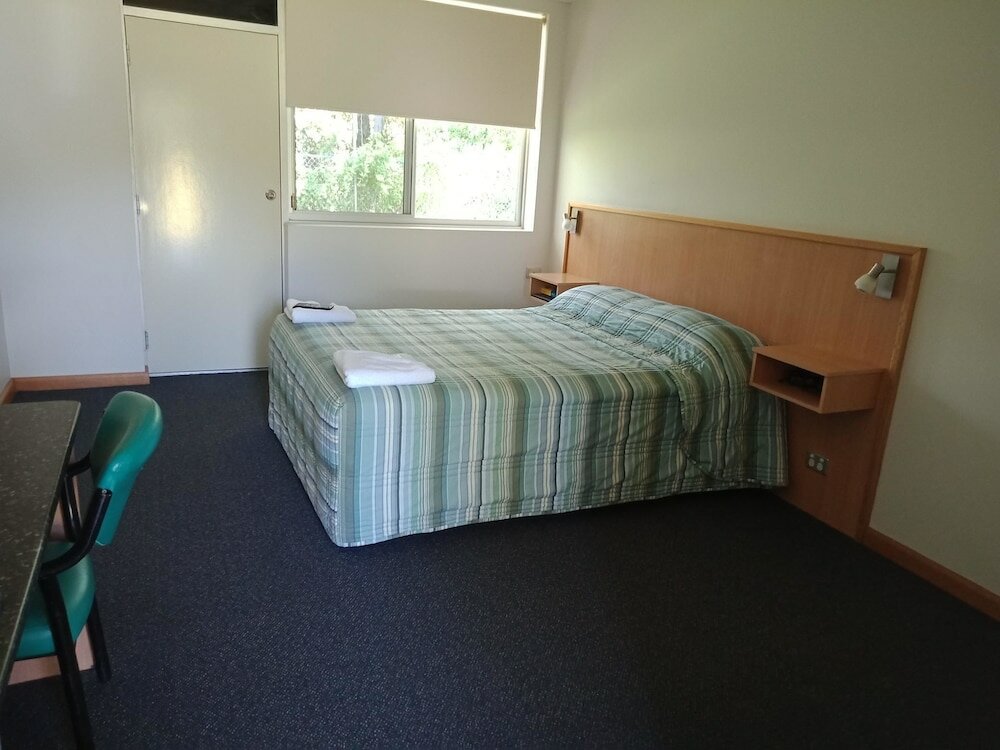 Фото Bull 'n' Bush Hotel Motel