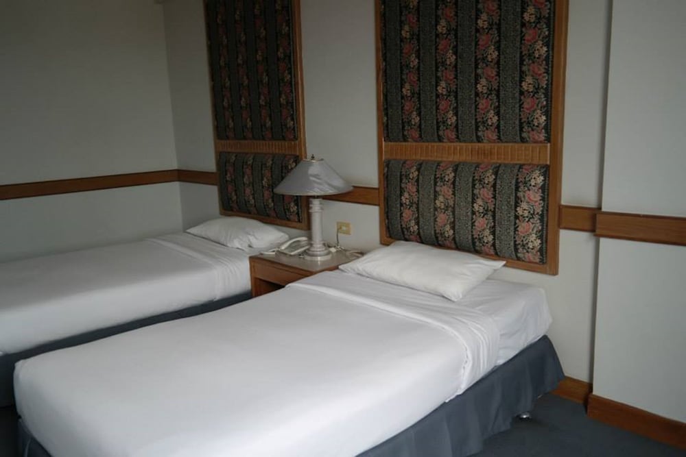 Фото Phuphaya Hotel