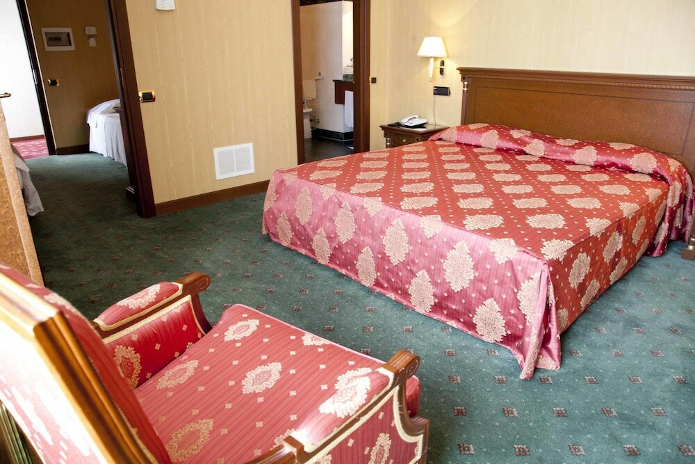 Фото Hotel Jolly