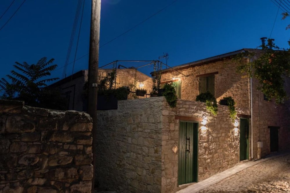 Фото Oinou Strata - Adults Only