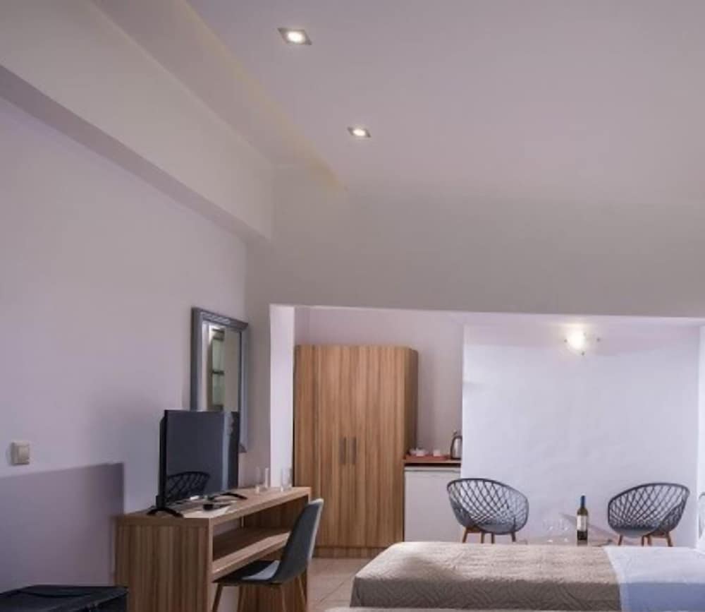 Фото Thania Seaside Smotel - Adults Only