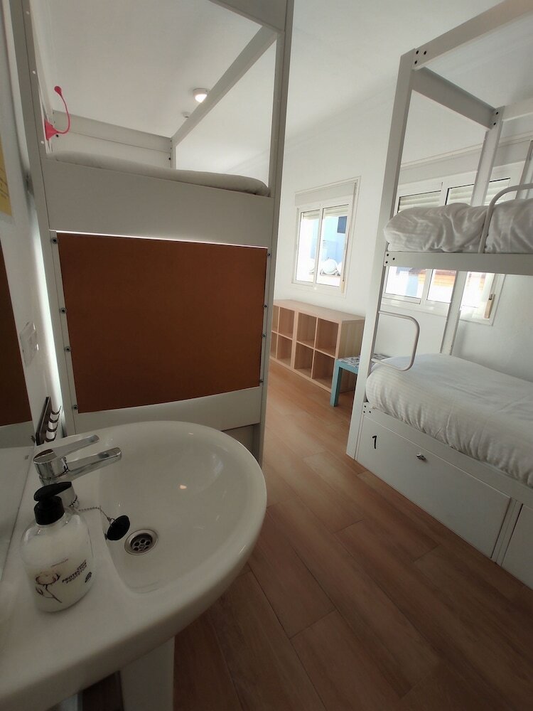 Фото Vivian's Guest House