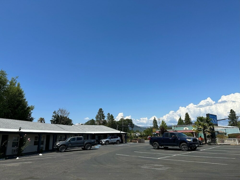 Фото Western Village Inn