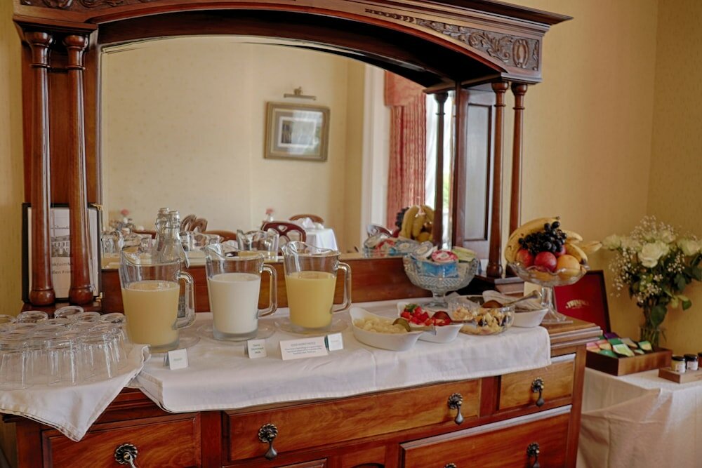 Фото Holcombe House