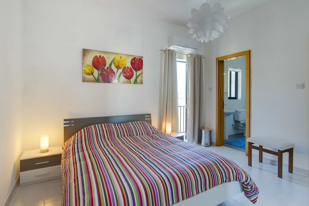 Фото Seafront Apartment, Marvelous Views Gr8 Location