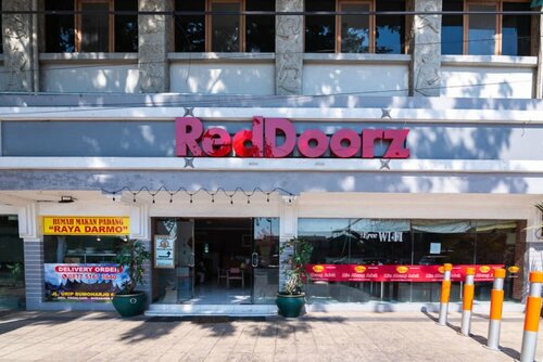 Гостиница RedDoorz @ Urip Sumoharjo в Сурабае