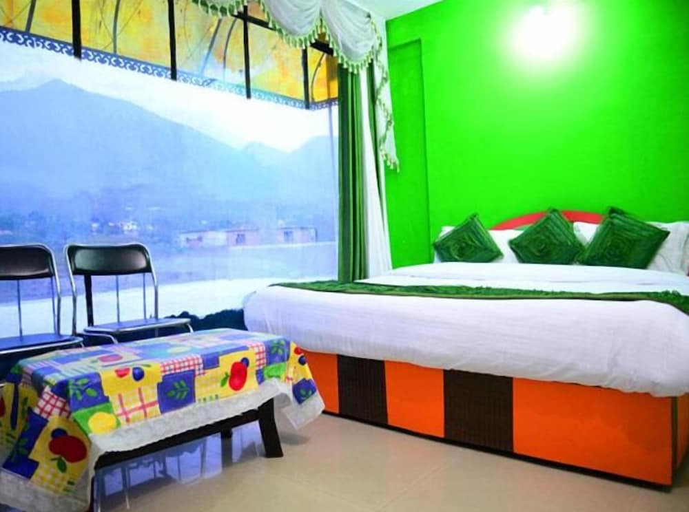 Фото Hotel sai taj Deluxe