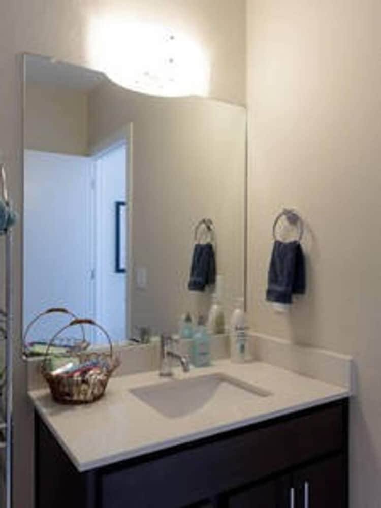 Фото The Mile High Townhome Walk to the Stadium